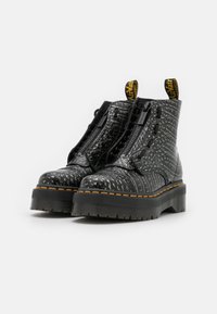 Dr. Martens Stivaletti con plateau - mottled black