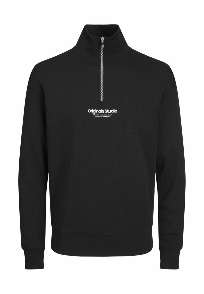 Zwarte sweatshirt met hoge kraag en kwart-rits. Heeft een witte "Originals Studio" logo op de borst. Gemaakt van gestructureerde stof.