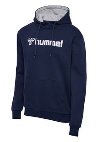 Marineblauwe hoodie met grijs gevoerde capuchon, voorvak in kangoostijl, trekkoorden en wit "hummel"-logo op de borst.