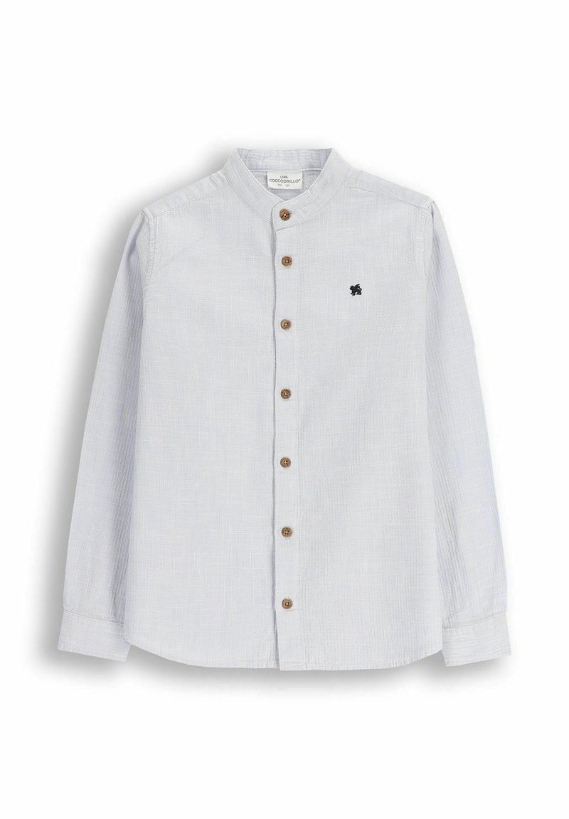 Jasnoniebieska koszula z długim rękawem z kołnierzykiem mandarynkowym, drewnianymi guzikami i małym ciemnym haftowanym logo na piersi. Tkana tkanina.