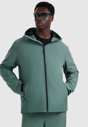 4F, 4F KURTKA SOFTSHELL WIATROODPORNA MEMBRANA 5000 MĘSKA - Soft shell jacket - dark green