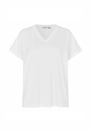 Bílé tričko s krátkým rukávem a výstřihem do V, volnějšího střihu, se štítkem značky Masai uvnitř límce.