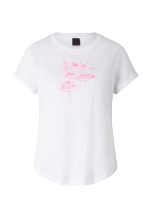 Biały t-shirt z krótkim rękawem i okrągłym dekoltem, z różowym nadrukiem stylizowanych parasoli i falującej wody na piersi.