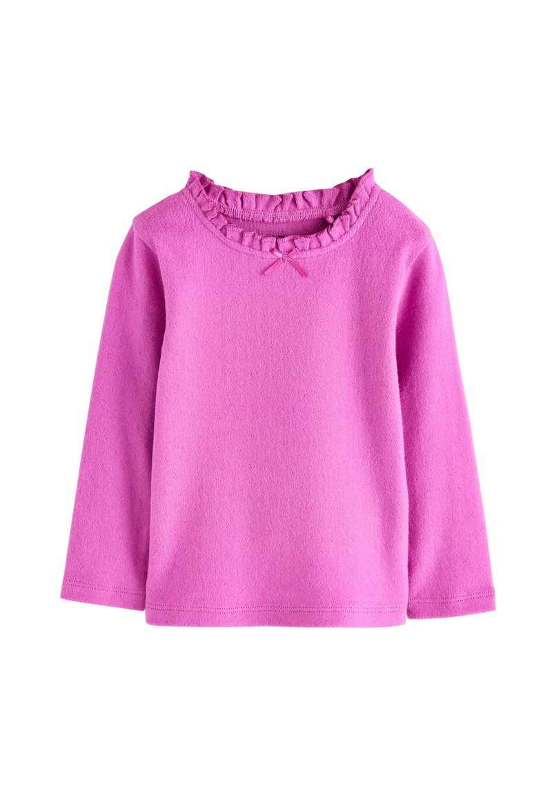 Top de manga larga en forro polar rosa brillante, con un cuello con volantes y un pequeño lazo decorativo en el centro delantero. Tejido suave y texturizado.