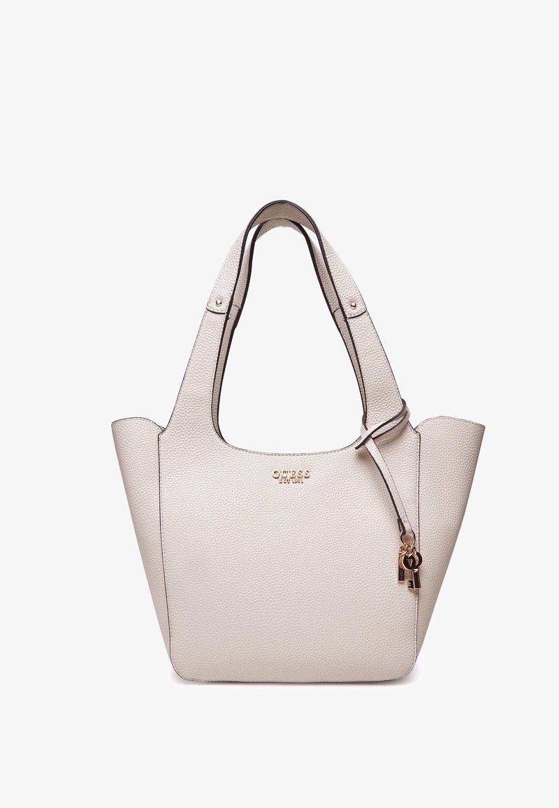 Borsa a tracolla in pelle beige granitata con forma curva, manici doppi, profilo nero e un piccolo ciondolo pendente con chiavi. Logo dorato sul davanti.
