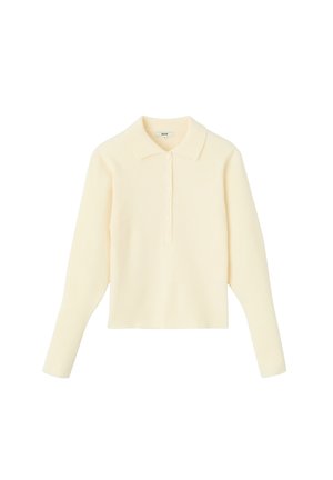 Polo à manches longues de couleur jaune clair, texture côtelée, avec un col classique et une patte de boutonnage, présentant une coupe ajustée et un ourlet droit.