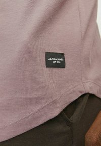Jack & Jones JJENOA TEE CREW NECK - T-shirts basic - twilight mauve