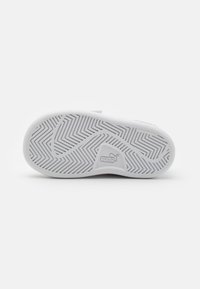 Puma SMASH 3.0 UNISEX - Sportcipő - white/grape mist/blue skies
