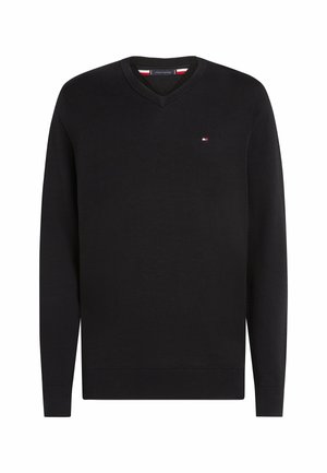 Pull noir à col en v en tissu tricoté doux. Présente un petit logo rouge, blanc et bleu sur la poitrine gauche. Manches longues, ourlet côtelé.