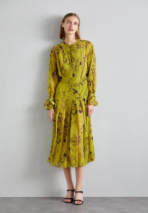 Victoria Beckham PLEATED TEA DRESS - Juhlamekko - yellow ochre/violet