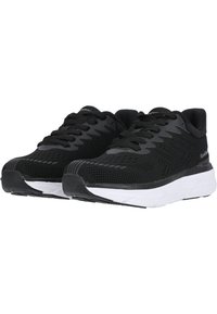 Scarpe da sport nere con tomaia in rete e design con lacci, dotate di una suola intermedia bianca e suola nera testurizzata. Visibili dettagli di cucitura eleganti.