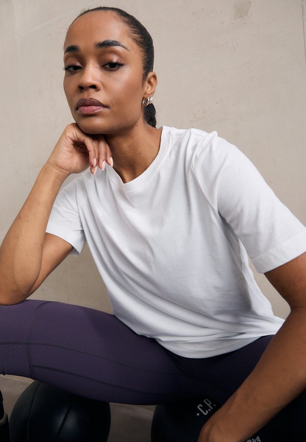 ESSENTIAL CREW NECK - Basic T-shirt