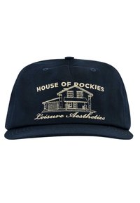 Cappello navy con una forma strutturata, caratterizzato da testo ricamato beige che recita "HOUSE OF ROCKIES" e un'illustrazione di una casa. Materiale in cotone.