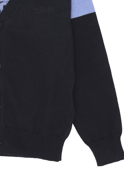 Cardigan nero lavorato a maglia con una parte superiore di un blu chiaro, chiusura frontale con bottoni e polsini a costine. Nome del marchio "ICEBERG" impresso sul petto.