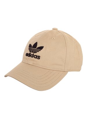 Beige Adidas baseballpet met zwart geborduurd logo aan de voorkant en gebogen klep.