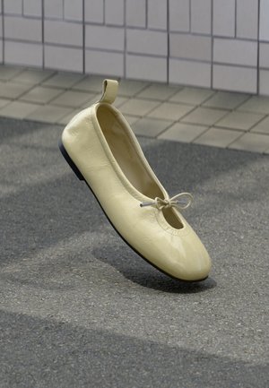 ALOHAS, ROSALIND FLATS - Bailarinas con hebilla - vanilla
