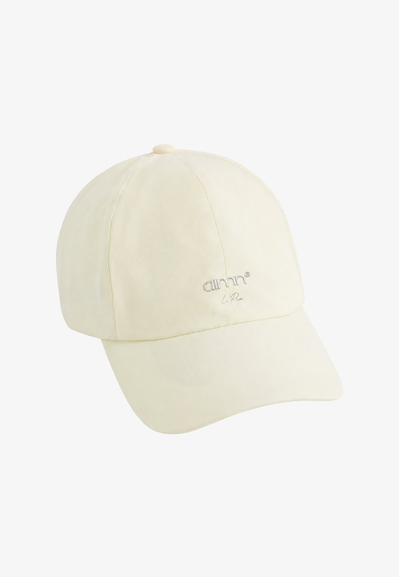 Casquette de baseball couleur crème avec une visière courbée et un petit logo argenté "aimn" sur le panneau avant.