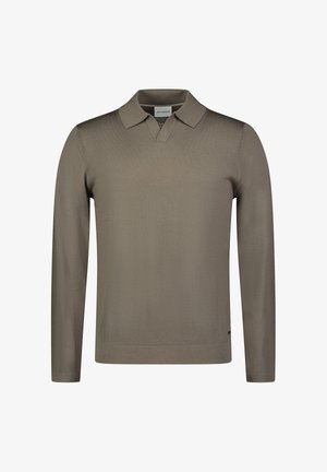 Langærmet polo i taupe stof med flad krave og en afslappet pasform. Har en sidetags og en glat tekstur uden mønstre eller udsmykninger.