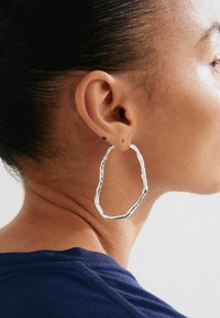 Pilgrim LIGHT LARGE HOOPS - Kõrvarõngad - silver plated