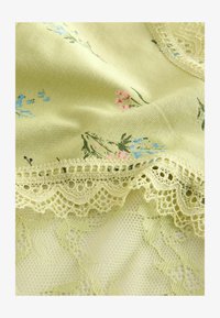 Valittu, green floral print berry