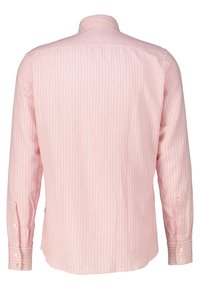 Langärmliges Hemd in Hellpink mit weißen vertikalen Streifen. Verfügt über einen klassischen Kragen und Manschetten mit Knöpfen. Glatte, gewebte Stoffoberfläche.