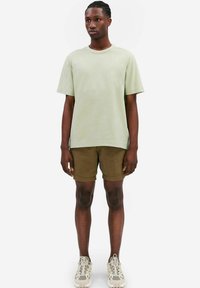 Elvine T-shirts basic - oliv