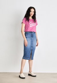 GANT SCRIPT GRAPHIC - Tricou cu imprimeu - dark lavender