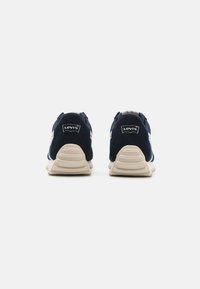 Levi's® STRYDER RED TAB - Sportcipő - navy blue