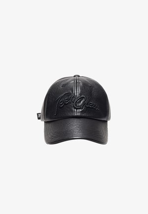 Casquette de baseball en cuir noir avec un logo "Teen Crew" embossé à l'avant. Dotée d'un bord incurvé et de deux coutures sur la couronne.