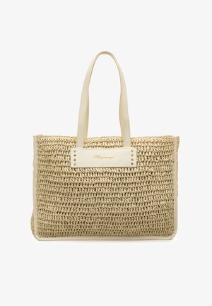 Borsa a mano intrecciata in paglia con dettagli in ecopelle beige chiaro. Presenta due manici robusti e una toppa centrale con logo decorata da borchie.