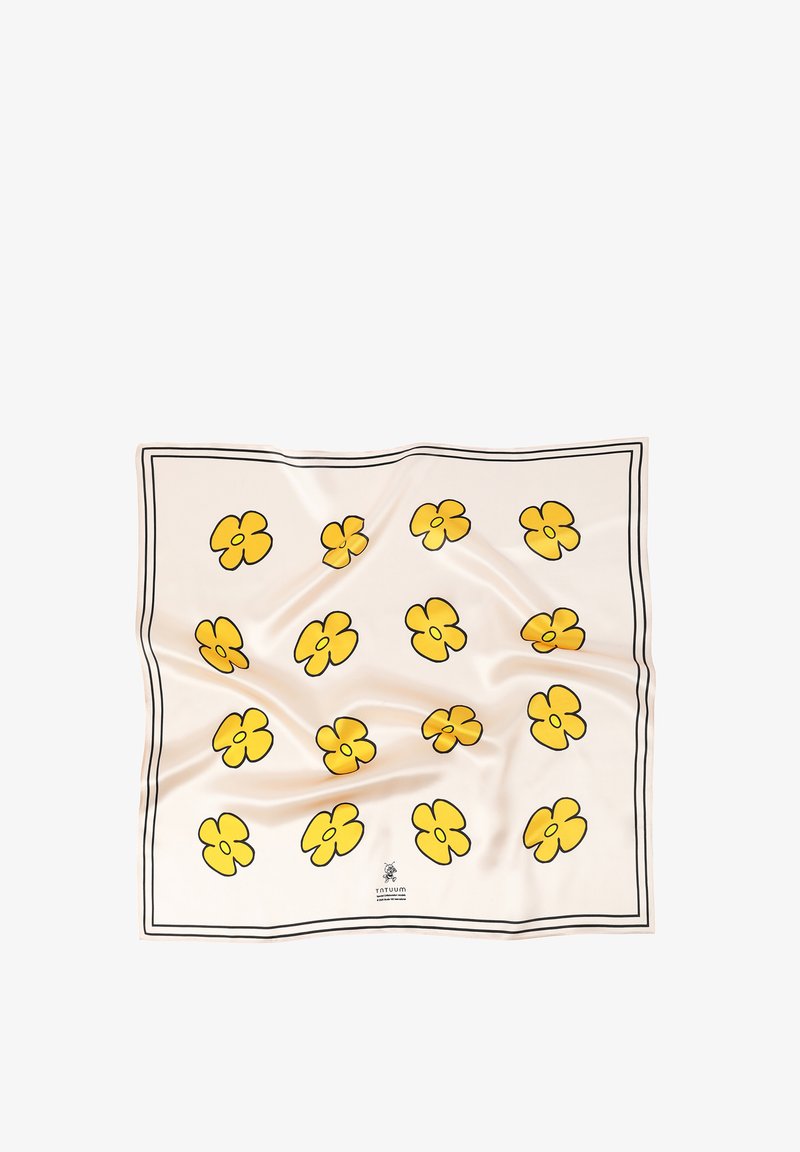Šilkinis šalikas su šviesiai kreminiu fonu, kuriame yra pasikartojantis geltonų gėlių raštas, apibrėžtas juodai, baigtas juodu kraštu.