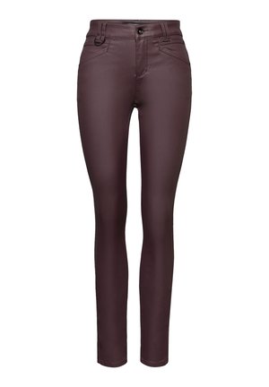 Vaqueros skinny burdeos hechos de material elástico, con un clásico diseño de cinco bolsillos, presillas para el cinturón y cierre de cremallera.