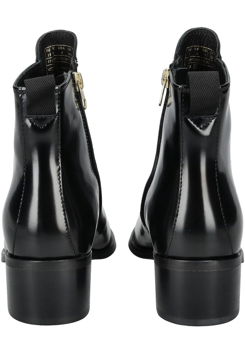 Schwarze Lackleder-Stiefeletten mit einem niedrigen Blockabsatz, ausgestattet mit seitlichen Reißverschlüssen und elastischen Einsätzen für ein einfaches An- und Ausziehen. Glatte Textur und elegantes Design.