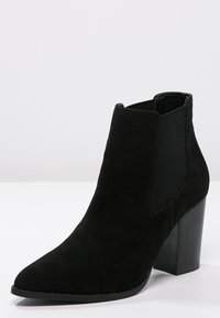 Anna Field Tronchetti - black