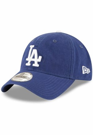 Niebieska czapka baseballowa z białym logo "LA" z przodu oraz logo flagi New Era po boku, z zakrzywionym daszkiem i regulowanym tyłem.