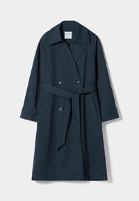 Trench coat blu navy in tessuto leggero, con design doppiopetto, ampio colletto, vita con cintura e tasche con patta.