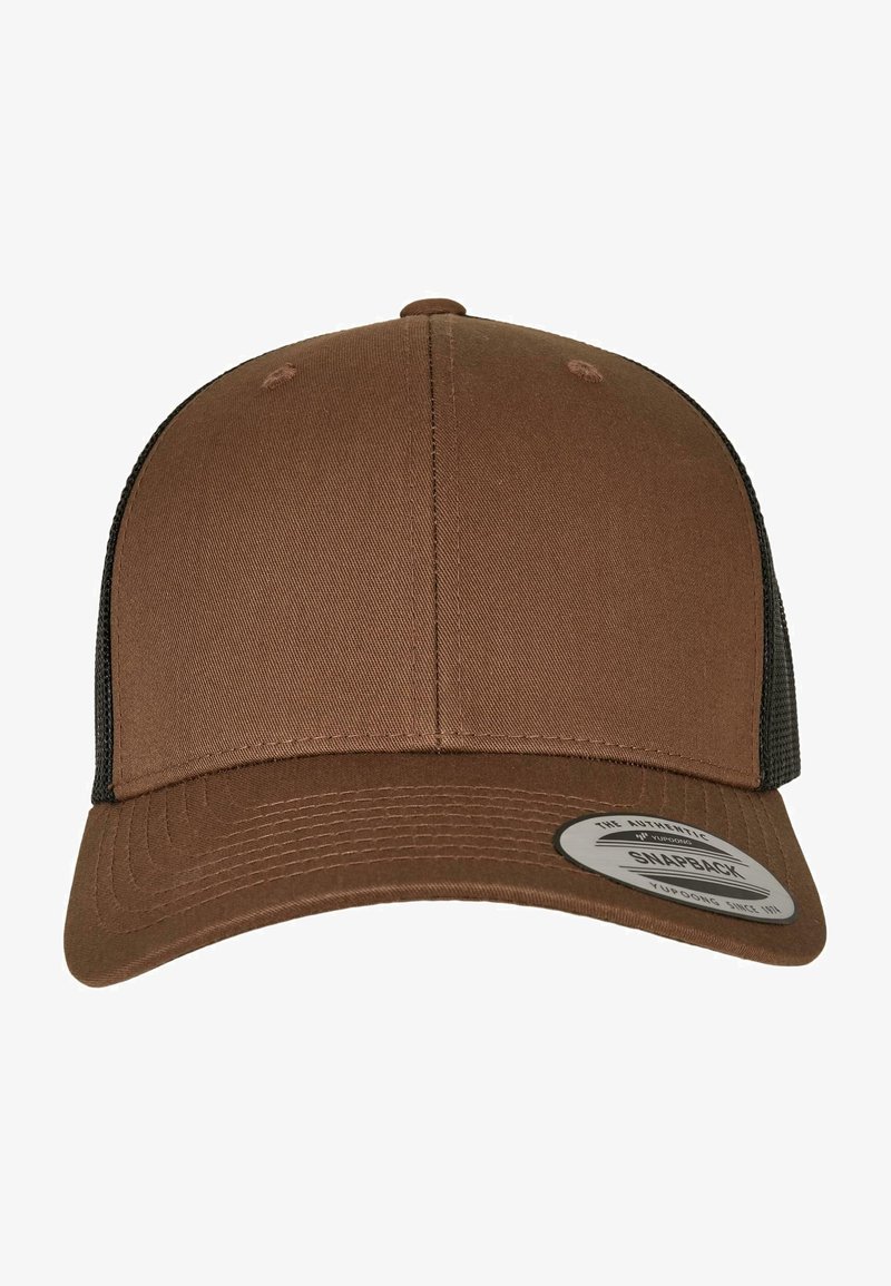 Pruun snapback müts, millel on ühtlane esipaneel ja must võrkpaneel taga. Omab kumerat sarnast ja ringikujulist logotagasipaneelil.