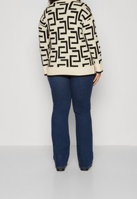 Vero Moda Curve Neule - off-white