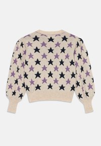 Genser med pullover i kremfarge med sort og lilla stjernemønster. Har pufferm og ribbestrikket kant. Mykt strikket materiale.