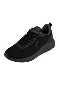 Svart atletisk sneakers med en ventilerande mesh-överdel, platta snören, vadderad krage och en texturerad gummisula. Logotyp på sidan i grått.