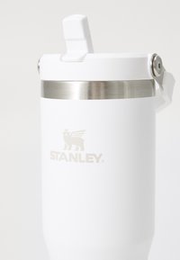 Stanley THE ICEFLOW™ FLIP STRAW TUMBLER 0.88L UNISEX - Cantimplora - frost