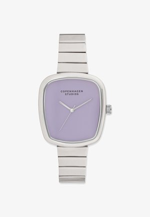 Silverfärgad armbandsklocka med en böjd fyrkantig lavendelfärgad urtavla, silverfärgade tim-, minut- och sekundvisare samt metallänkarmband, märkt Copenhagen Studios.