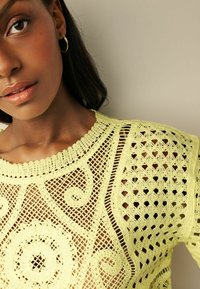 Next SHORT SLEEVE CREW NECK REGULAR FIT - Triko s potiskem - yellow
