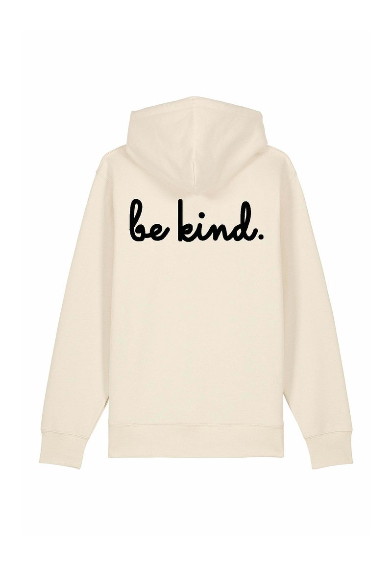 Felpa beige con cappuccio regolabile. Sul retro presenta la scritta "be kind." in un elegante font corsivo nero. Texture liscia, design casual.