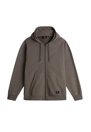 Taupe lynlås-hættetrøje med snøre i hætten, stor kængurulomme foran og lille sort mærke nederst til venstre.