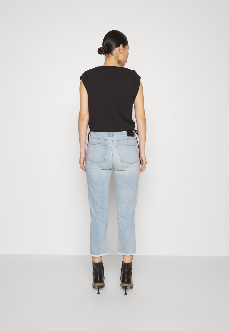 dkny crop jeans