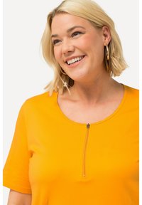 Ulla Popken LONG RITSSLUITING A-LIJN RONDE HALS HALVE MOUWEN - T-Shirt basic