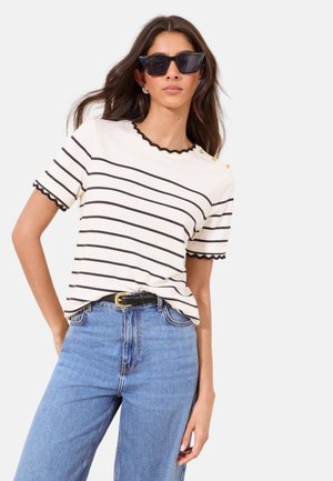 Lipsy, REGULAR FIT - MONOCHROME STRIPE SCALLOP DETAIL T-SHIRT  . - Top - white