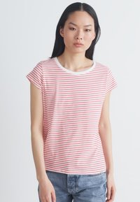 Mads Nørgaard STRIPE TEASY TEE - Marškinėliai su spaudiniu - brilliant white/geranuim