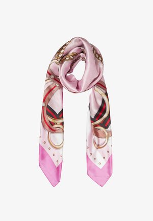 Jedwabna chusta z różowo-białym wzorem, zawierająca okrągłe motywy, łańcuchy oraz akcenty w kolorze czerwonym i złotym. Końce chusty są spiczaste.
